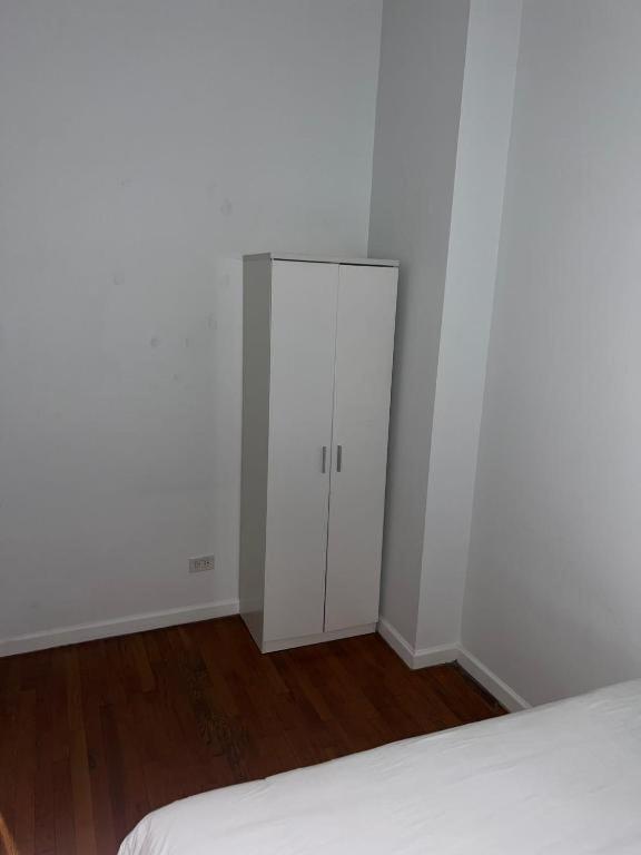 Mid Town East Street Apartments Next To Times Square New York Bagian luar foto